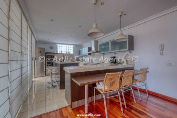 7 Bed  Villa/House for Sale, Icod De Los Vinos, Tenerife - AZ-1905