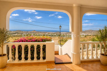 4 Bed  Villa/House for Sale, Valle San Lorenzo, Arona, Tenerife - AZ-1909