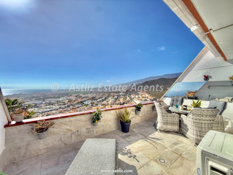 2 Bed  Flat / Apartment for Sale, Costa Adeje, Tenerife - AZ-1910