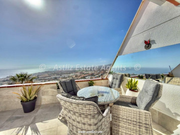 2 Bed  Flat / Apartment for Sale, Costa Adeje, Tenerife - AZ-1910