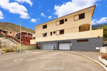 3 Bed  Flat / Apartment for Sale, Santa Cruz De Tenerife, Costa Adeje, Tenerife - AZ-1911