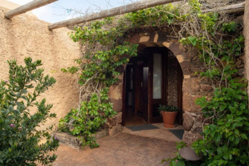 11 Bed  Property for Sale, Haria, Lanzarote - LA-LA2032