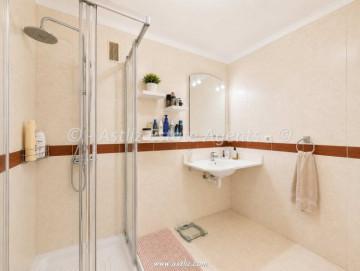 1 Bed  Flat / Apartment for Sale, Santa Cruz De Tenerife, Costa Adeje, Tenerife - AZ-1914