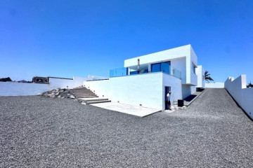 3 Bed  Villa/House for Sale, Costa Teguise, Lanzarote - LA-LA2033s