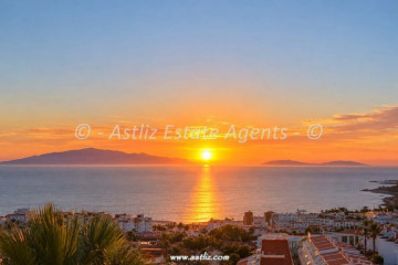 1 Bed  Flat / Apartment for Sale, Costa Adeje, Santa Cruz De Tenerife, Tenerife - AZ-1920