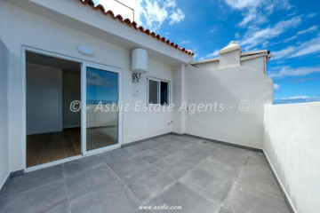 2 Bed  Flat / Apartment for Sale, Puerto De Santiago, Santiago Del Teide, Tenerife - AZ-1921