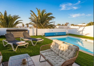 4 Bed  Villa/House for Sale, Playa Blanca, Lanzarote - LA-PB094