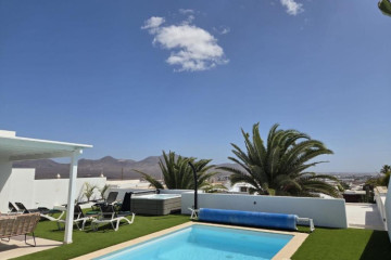 4 Bed  Villa/House for Sale, Playa Blanca, Lanzarote - LA-PB094