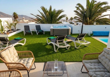 4 Bed  Villa/House for Sale, Playa Blanca, Lanzarote - LA-PB094