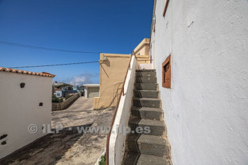 4 Bed  Villa/House for Sale, In the urban area, El Paso, La Palma - LP-E853