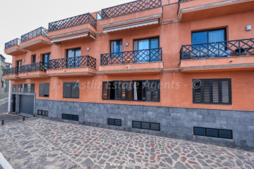 2 Bed  Flat / Apartment for Sale, Puerto De Santiago, Santiago Del Teide, Tenerife - AZ-1927