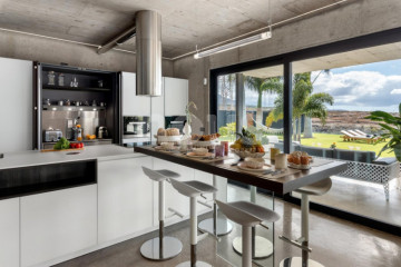 4 Bed  Villa/House for Sale, Playa Paraiso, Tenerife - NP-04508