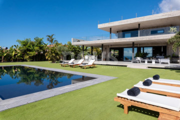4 Bed  Villa/House for Sale, Playa Paraiso, Tenerife - NP-04508