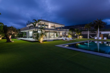 4 Bed  Villa/House for Sale, Playa Paraiso, Tenerife - NP-04508